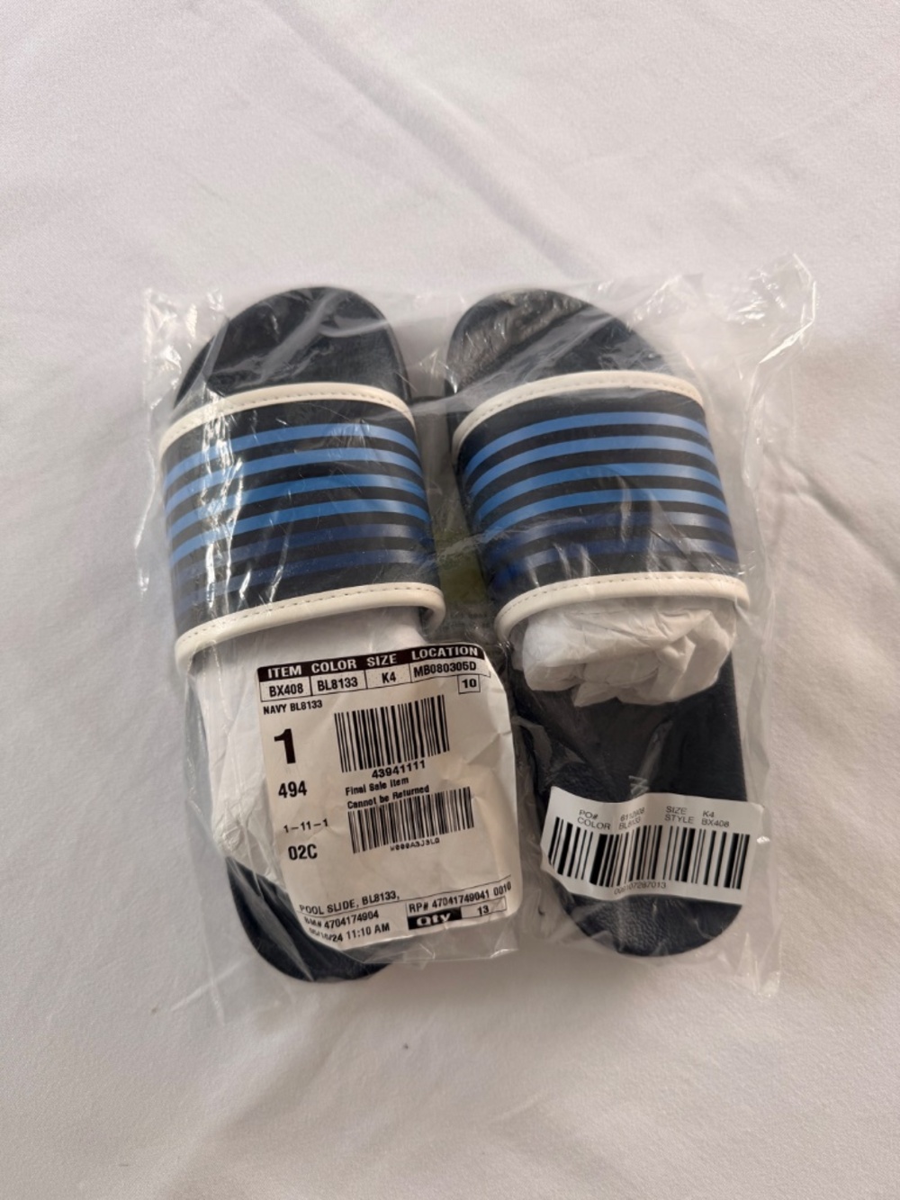Crewcuts Pool Slides, Youth Size 4 - Picture 5 of 7